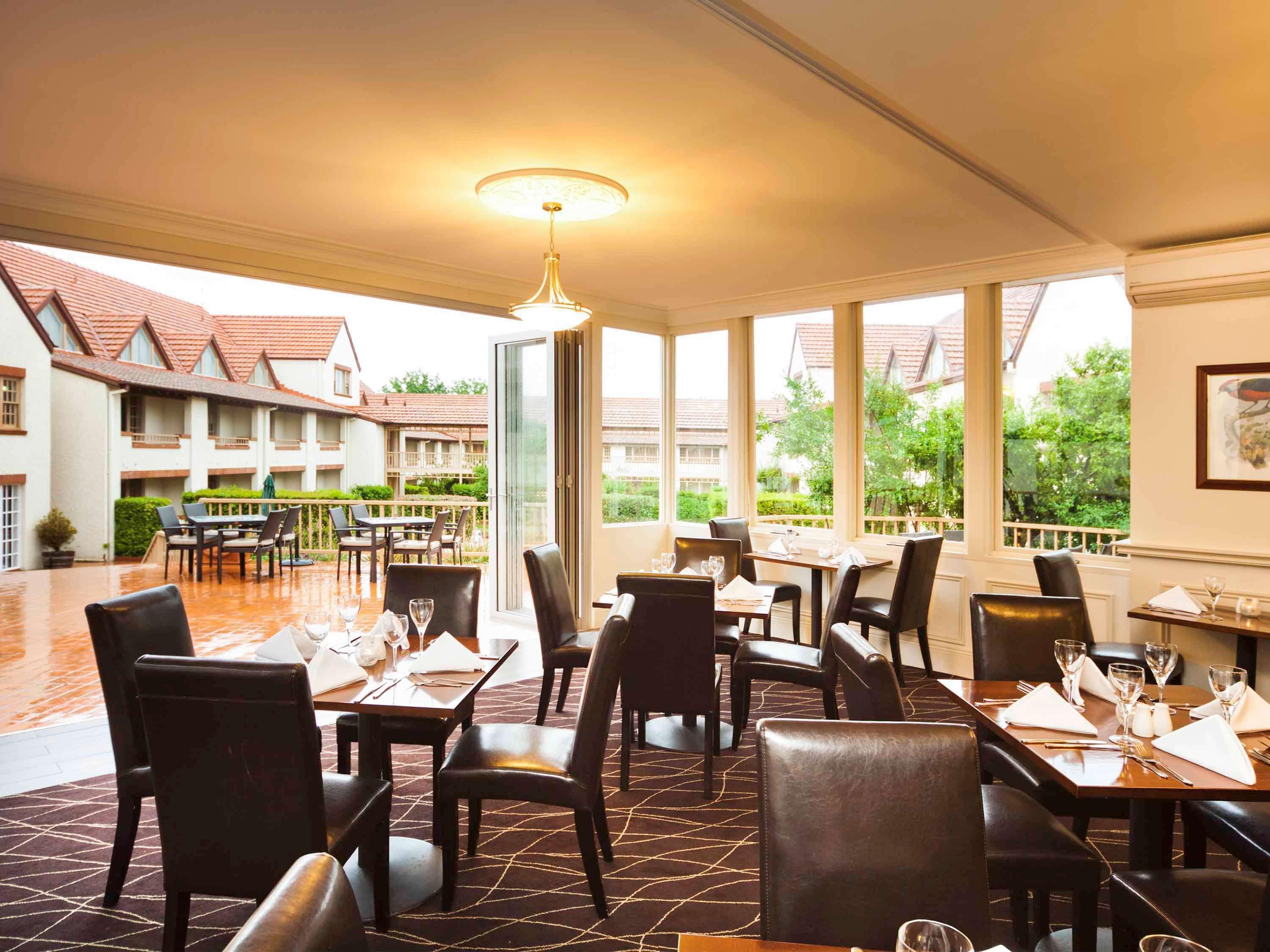 Mercure Canberra Exterior photo