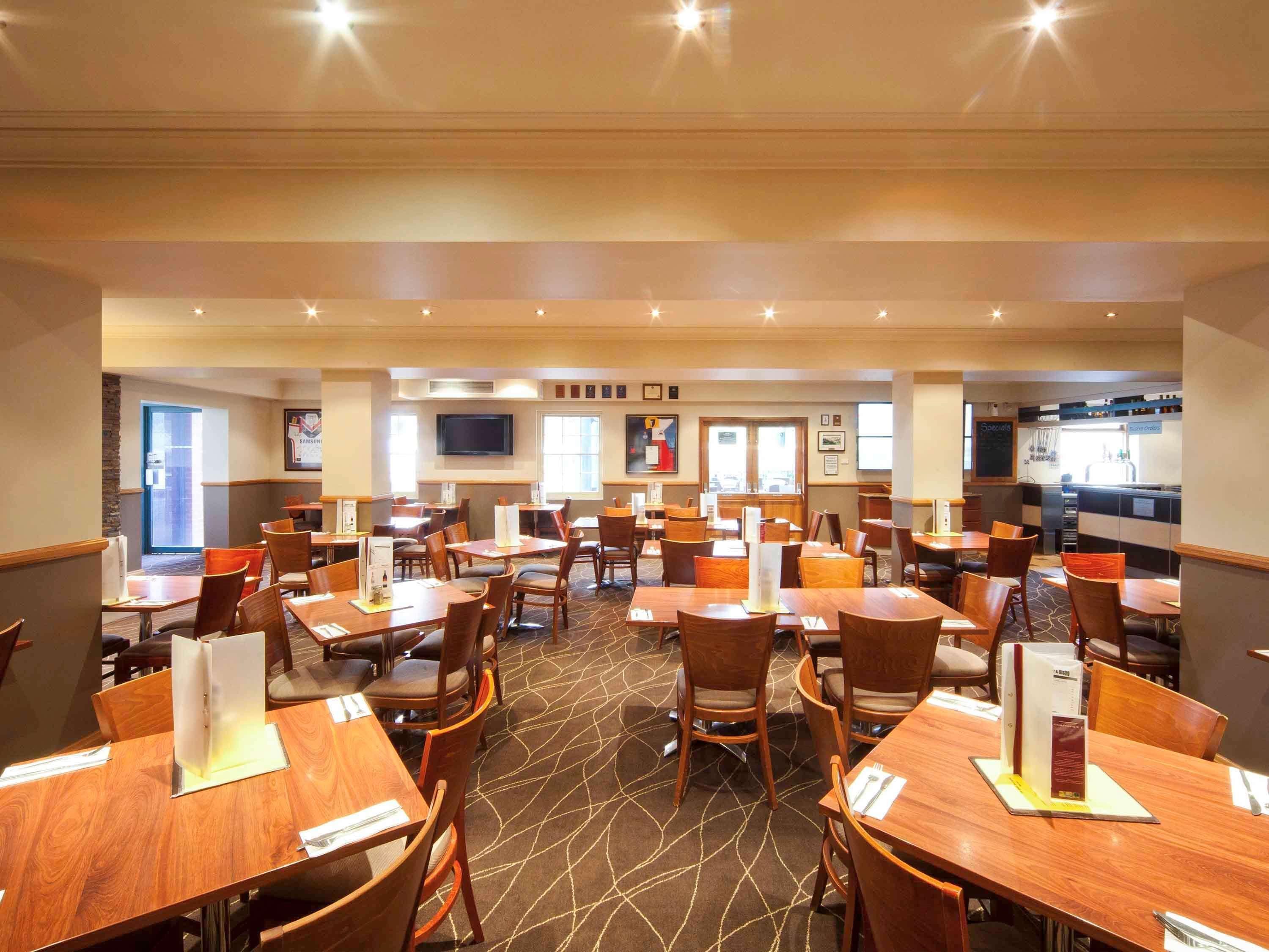 Mercure Canberra Exterior photo