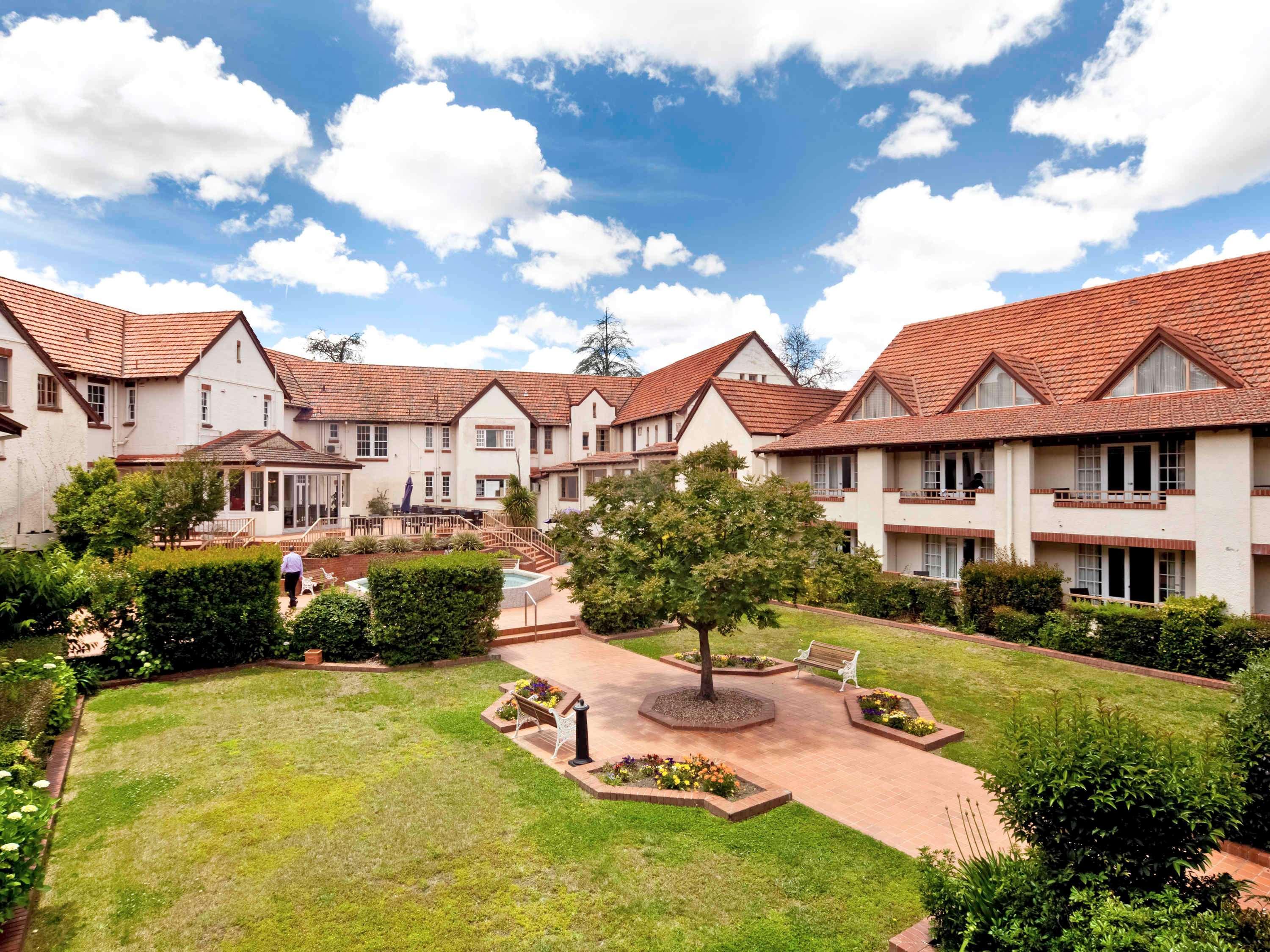Mercure Canberra Exterior photo