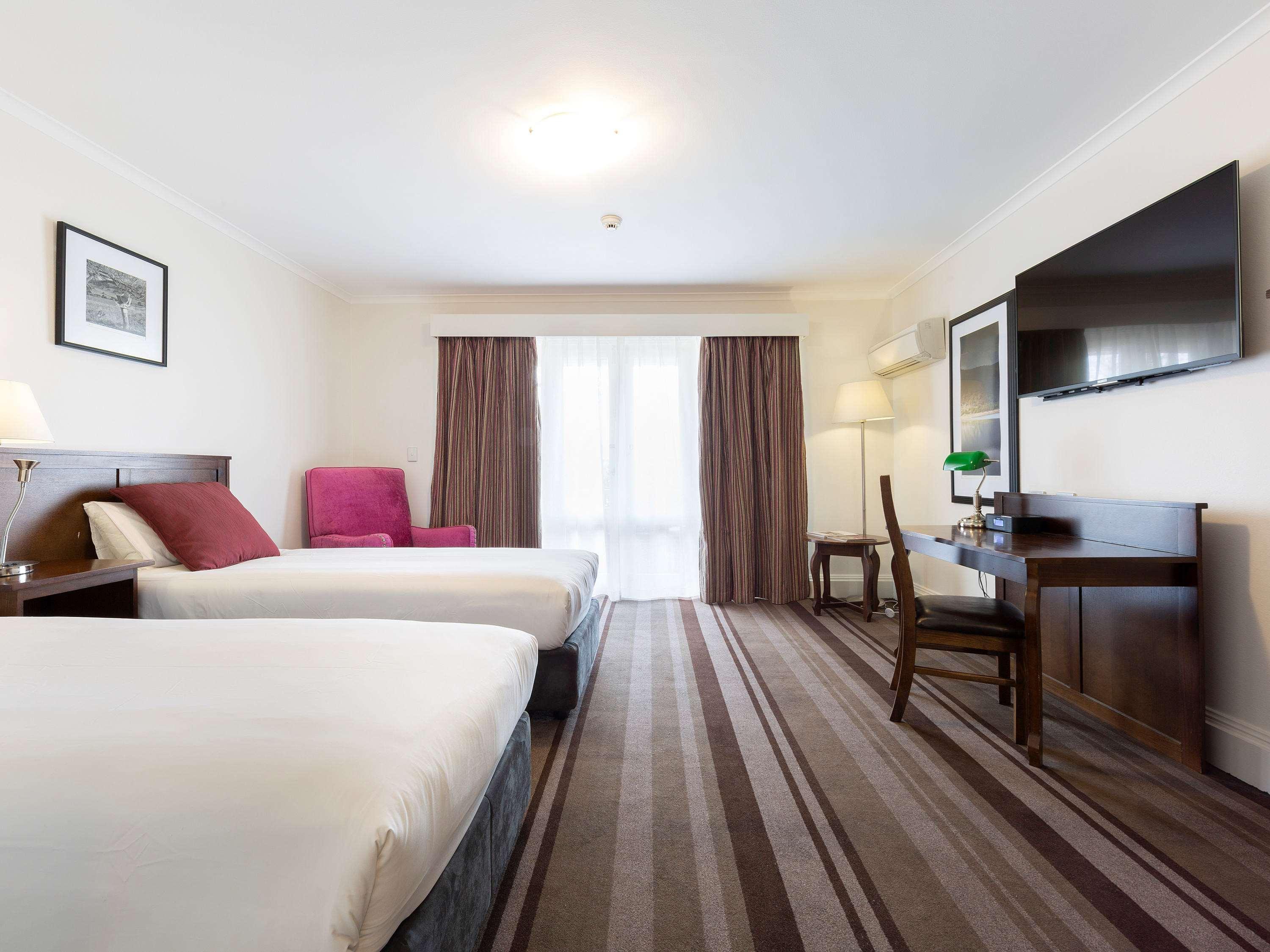 Mercure Canberra Exterior photo