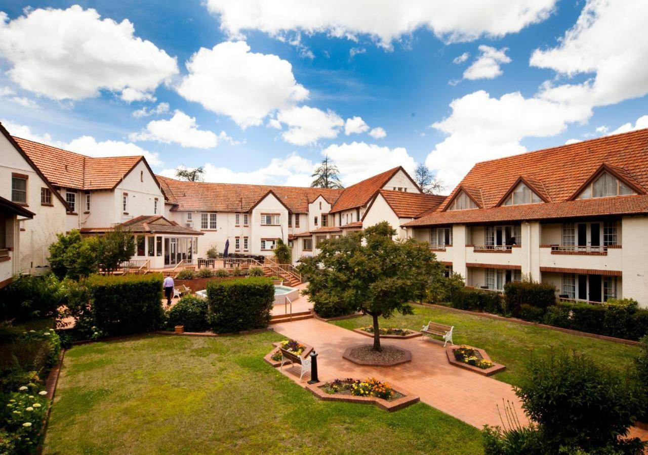 Mercure Canberra Exterior photo