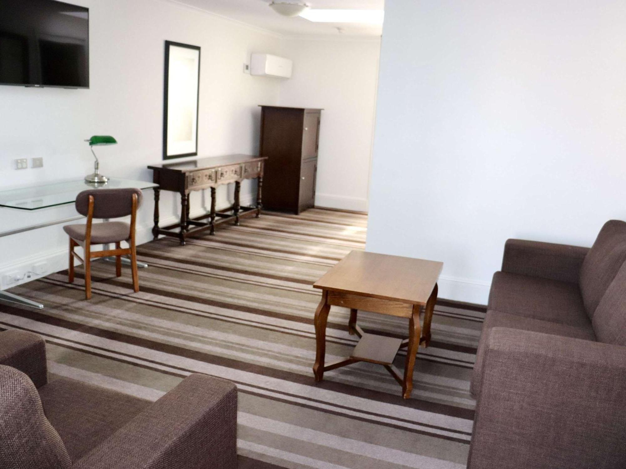 Mercure Canberra Exterior photo