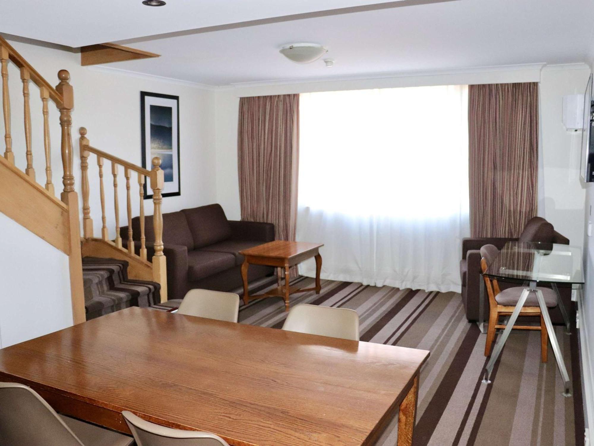 Mercure Canberra Exterior photo