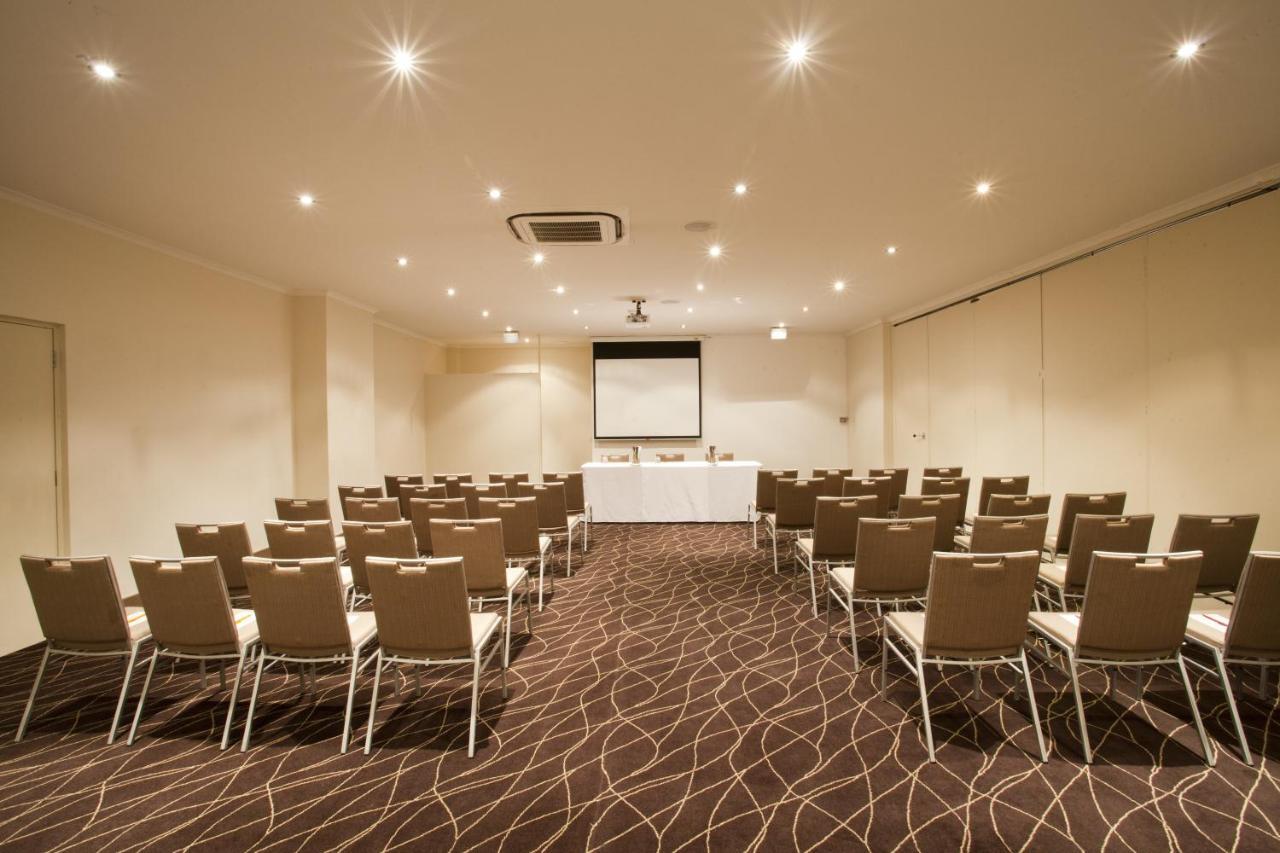 Mercure Canberra Exterior photo
